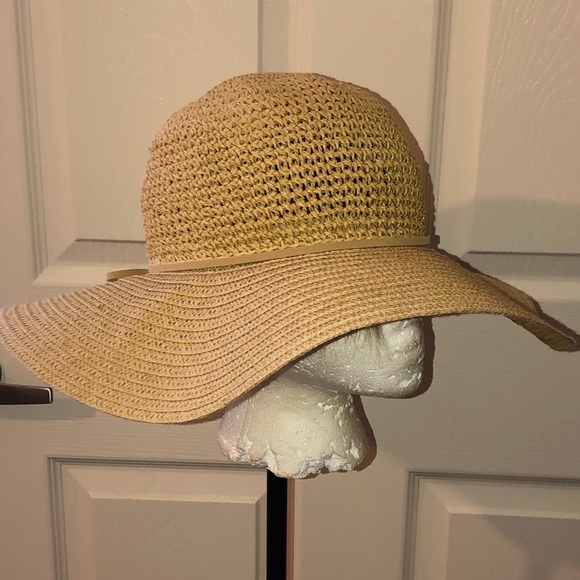 Women’s hat - Picture 2 of 3